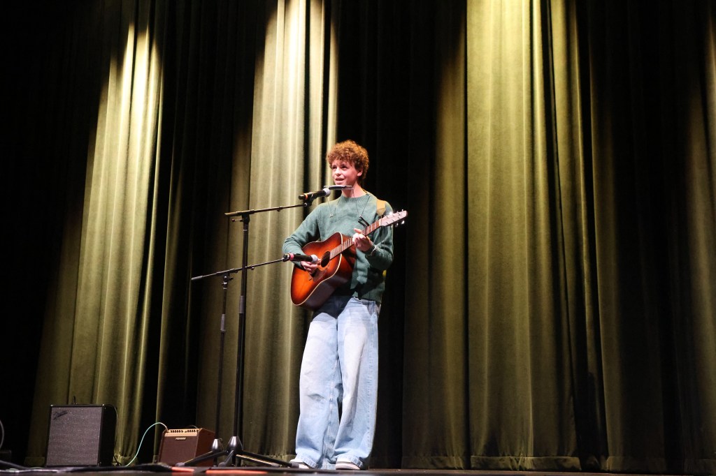 2) Andrew Everett (10) performs “Don't Think Twice, It's All Right” by Bob Dylan.

